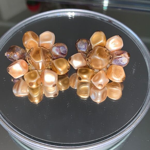 Vtg  round cluster clip on earrings - Picture 1 of 6